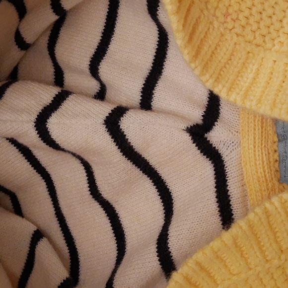 Baby Gap Knit Cardigan - Picture 5 of 6